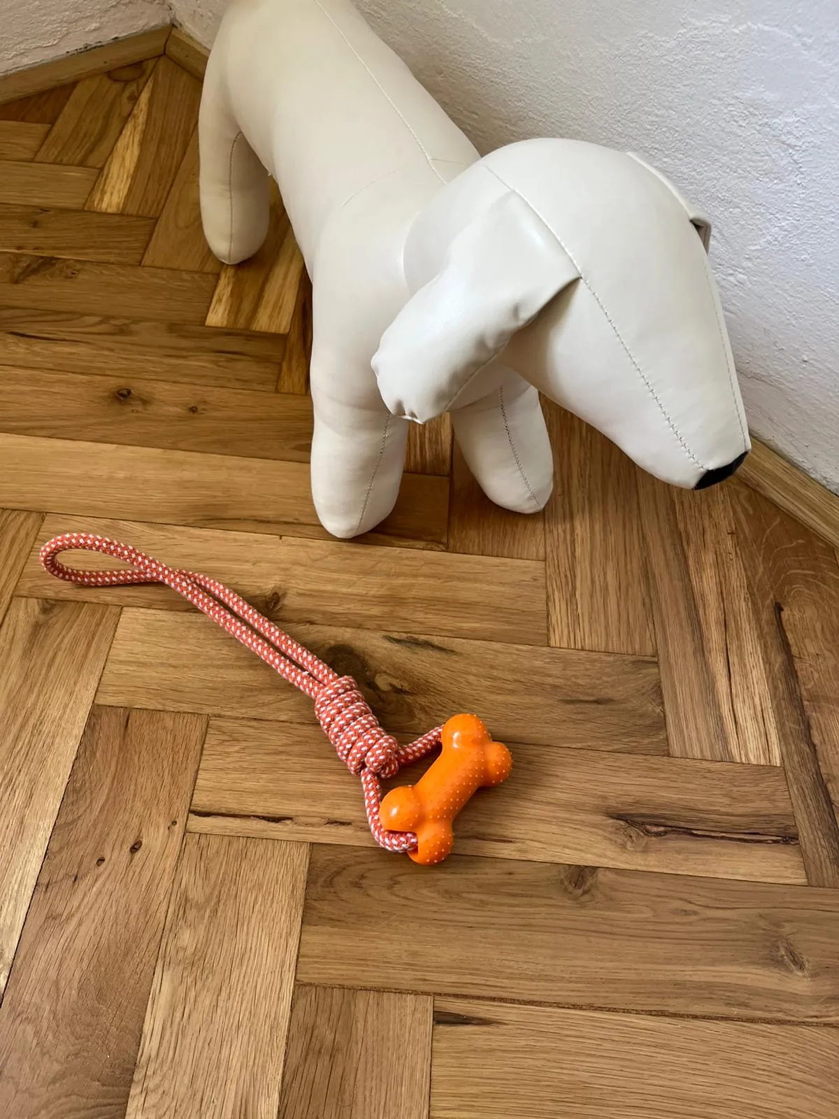 Přetahovadlo pro psy s gumovou kostí a pevným lanem, 31 cm, oranžové 4 Přetahovadlo pro psy s gumovou kostí a pevným lanem, 31 cm, oranžové - Obrázek 3